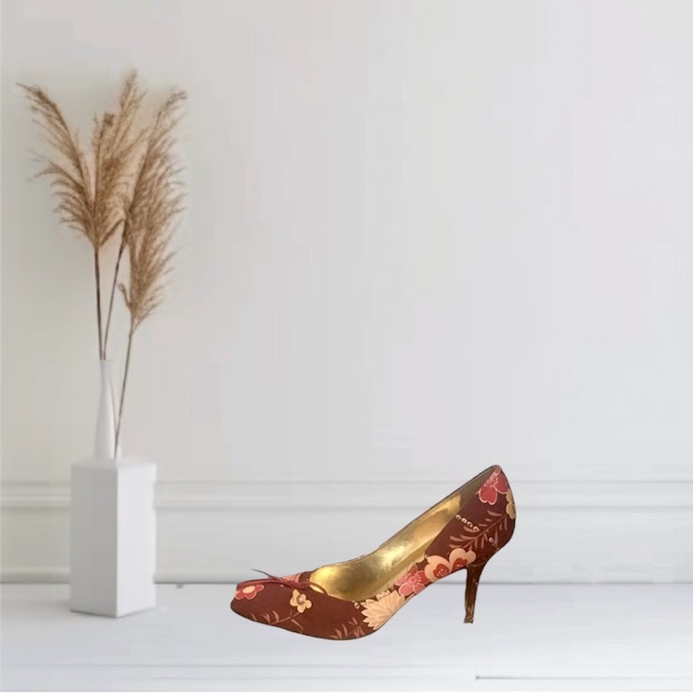 Magnolia Floral Print Pumps